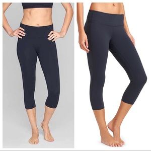 Athleta Chaturanga Capris in Navy, size M